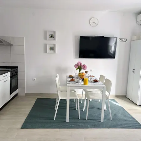 Mirta Apartment